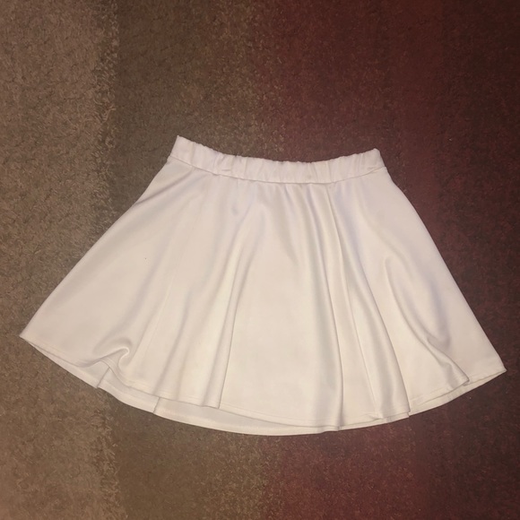White skater girl skirt - Picture 2 of 3